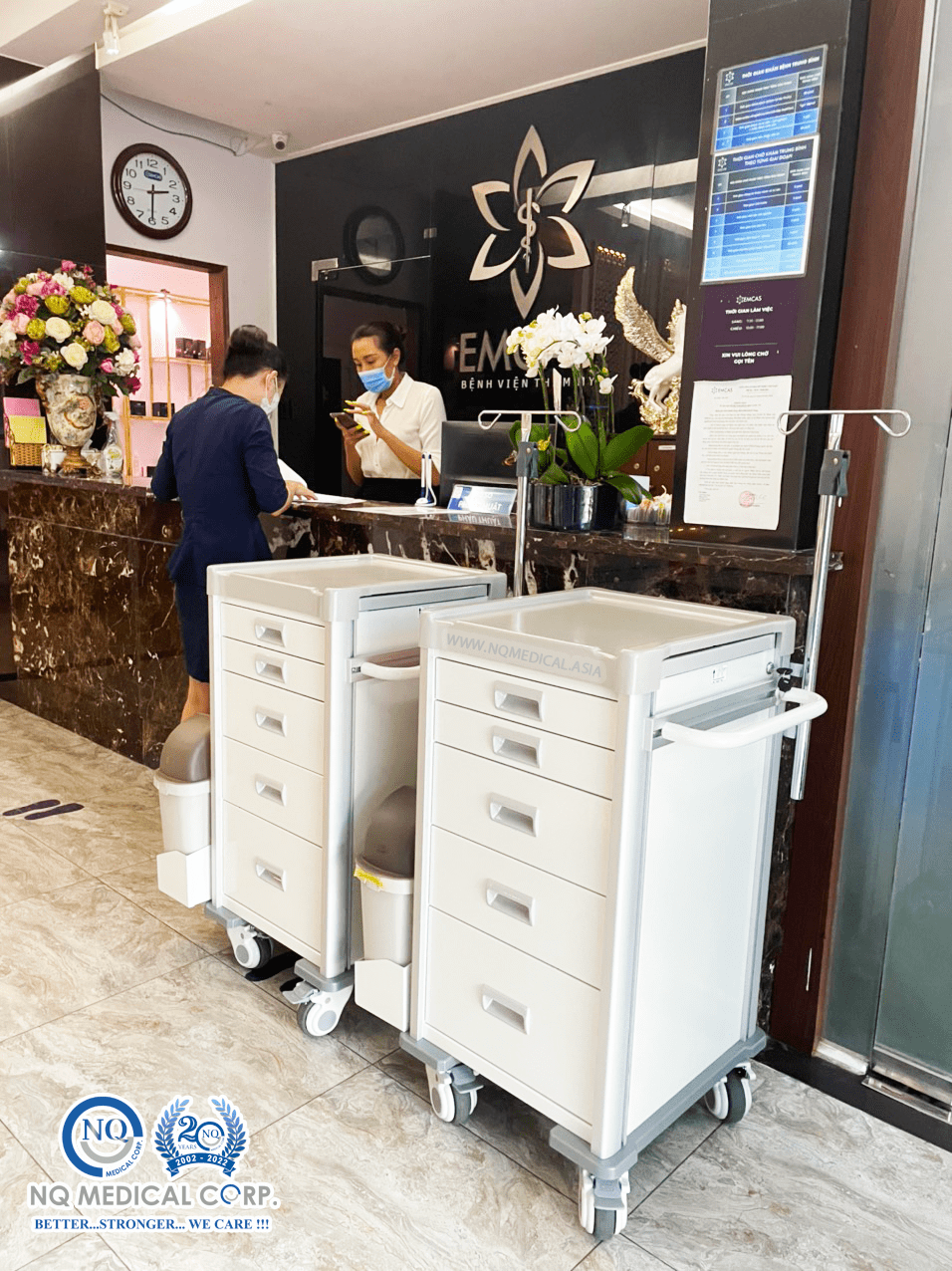 Xe đẩy dụng cụ y tế đa năng Bailida được giao tại EMCAS