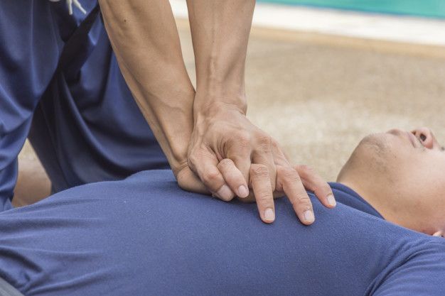 4 PHÚT ĐẦU TIÊN VÀ CUỘC ĐUA SINH TỬ - AED ĐÓNG VAI TRÒ GÌ?