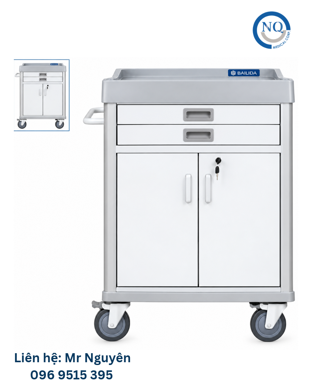 H&igrave;nh ảnh thực tế xe đẩy y dụng cụ đa năng BAILIDA MX3402SC m&agrave;u trắng x&aacute;m, trang bị mặt b&agrave;n ABS, tay đẩy b&ecirc;n h&ocirc;ng, 2 tầng ngăn k&eacute;o, khoang lưu trữ 2 c&aacute;nh cửa c&oacute; ch&igrave;a kh&oacute;a an to&agrave;n v&agrave; 4 b&aacute;nh xe y tế chịu lực. Sản phẩm được tư vấn v&agrave; ph&acirc;n phối ch&iacute;nh h&atilde;ng bởi NQ Medical Corp